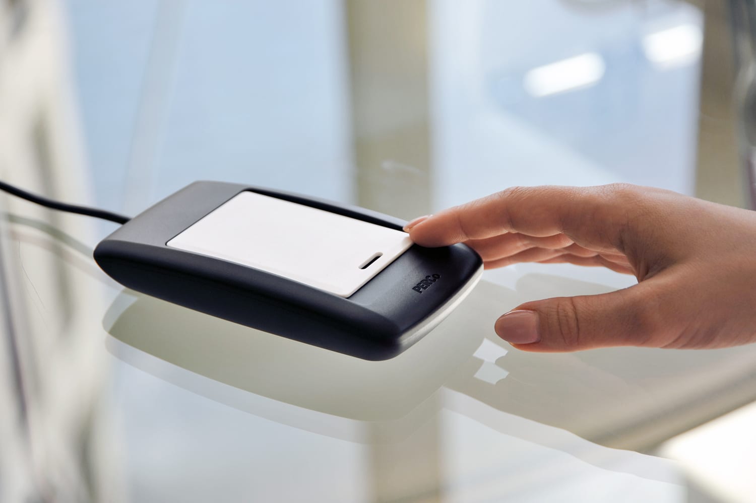 Контрольный считыватель IR15.9 (EMM-HID-MIFARE, защита от копирования)