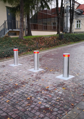 Комплект на основе 5 автоматических боллардов ТБД (серия регулирования движения) с дополнительными аксессуарами